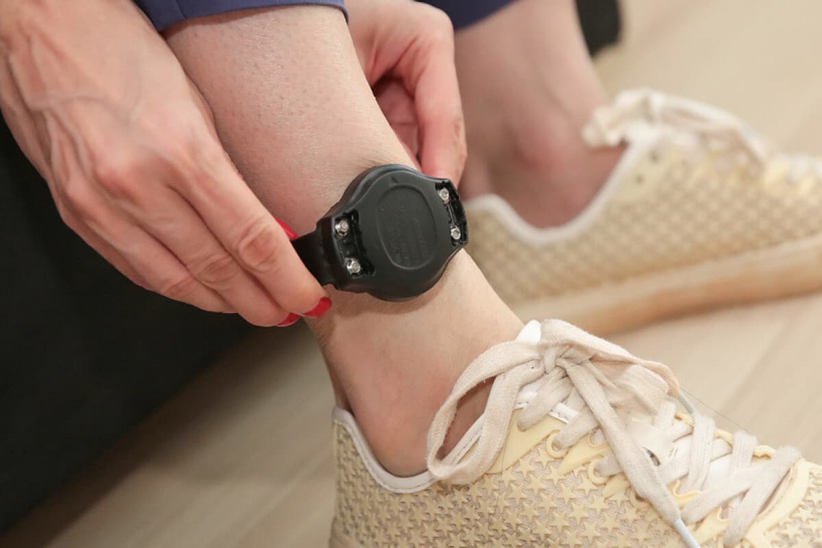 Some persons under house arrest to be monitored by an electronic bracelet