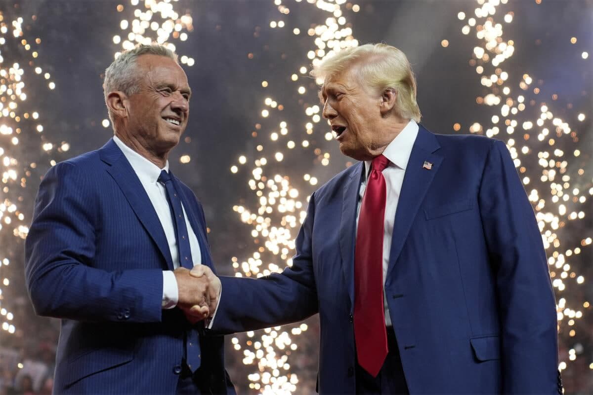 Трамп кичик Кеннедини ССВ раҳбари лавозимига таклиф қилди