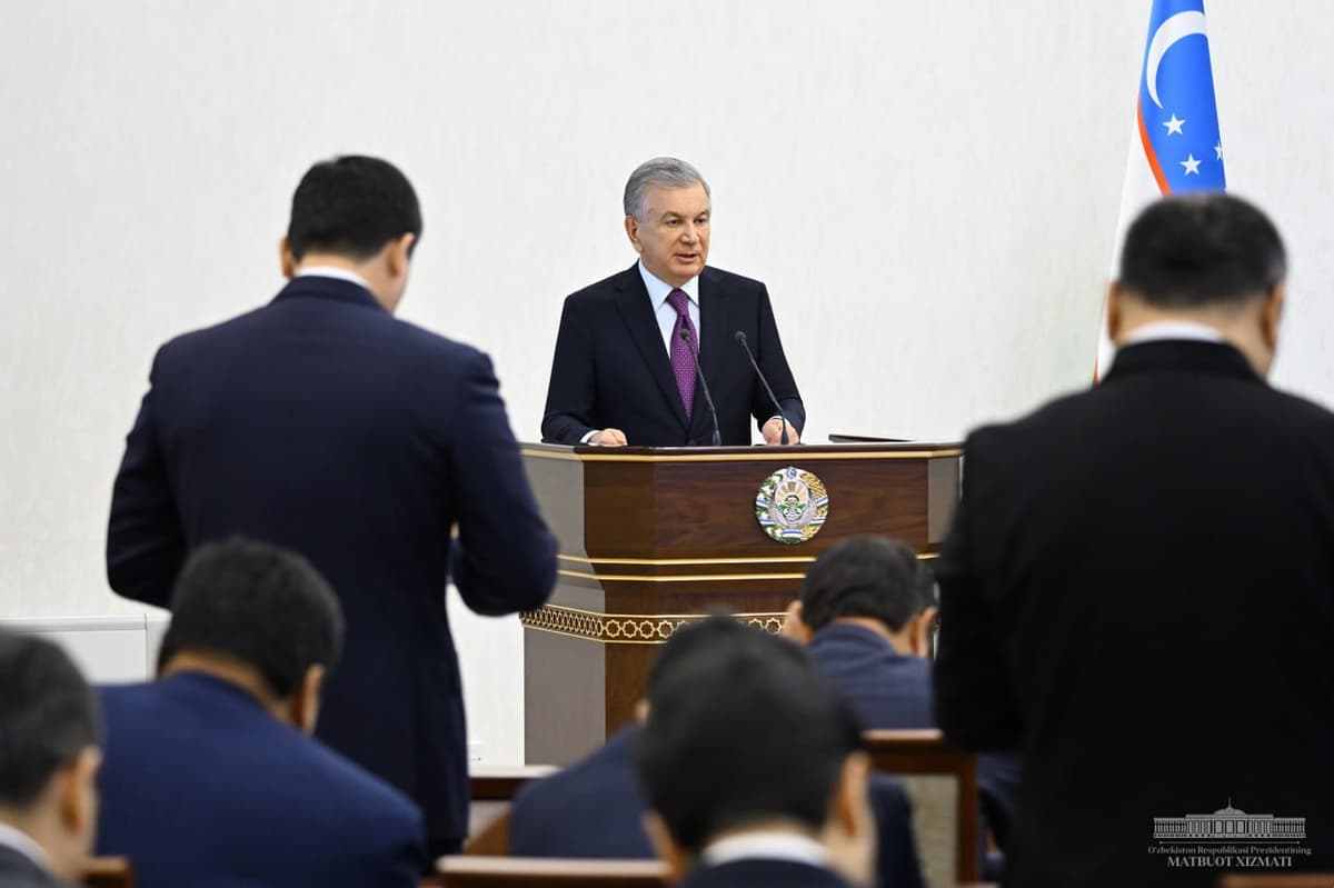 Президент раскритиковал чиновников, предлагающих построить новые цементные заводы