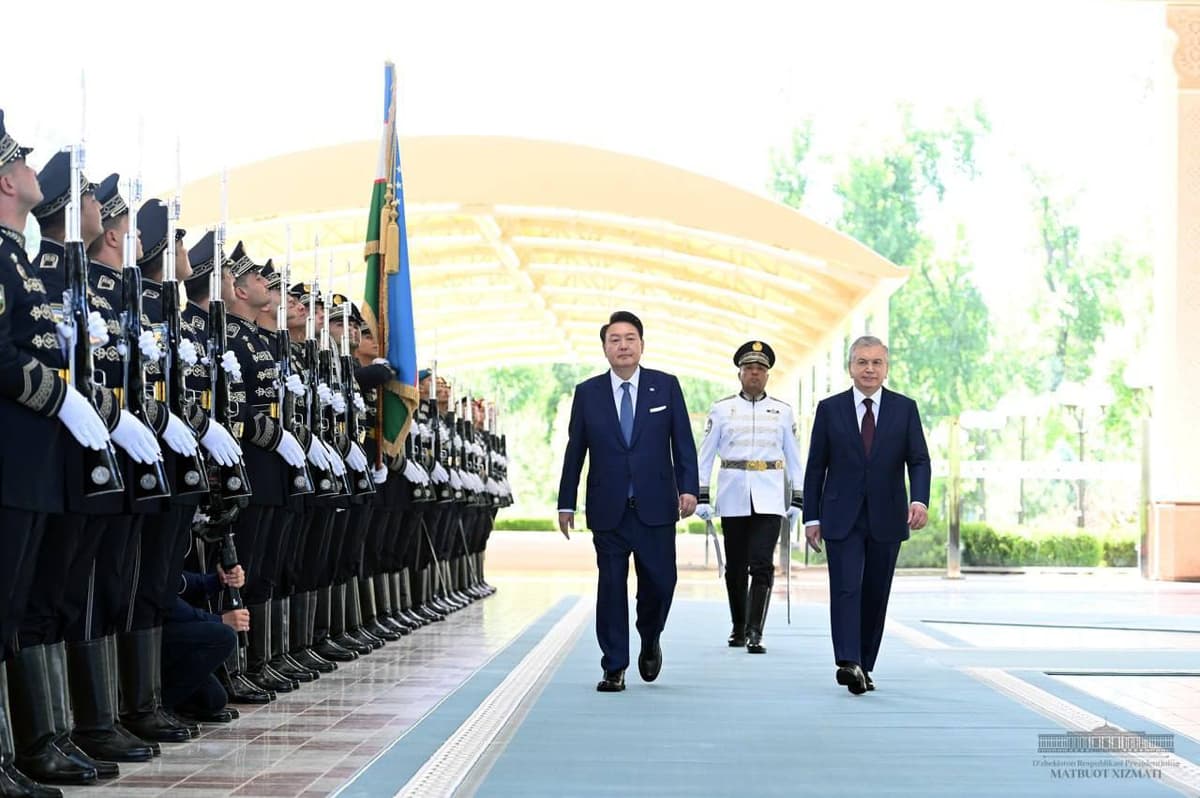 Mirziyoyev holds a meeting with President of South Korea in narrow format
