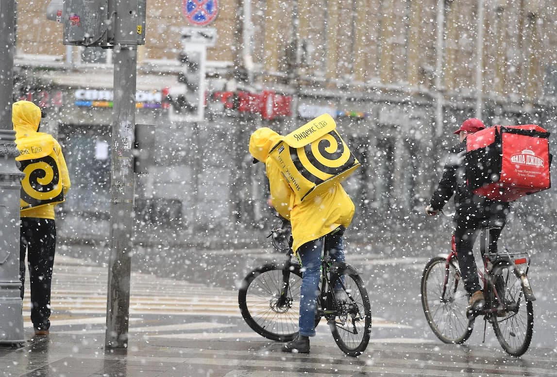 Россияда мигрантларга тиббиёт, таълим ва куриерлик соҳасида ишлаш тақиқланиши мумкин