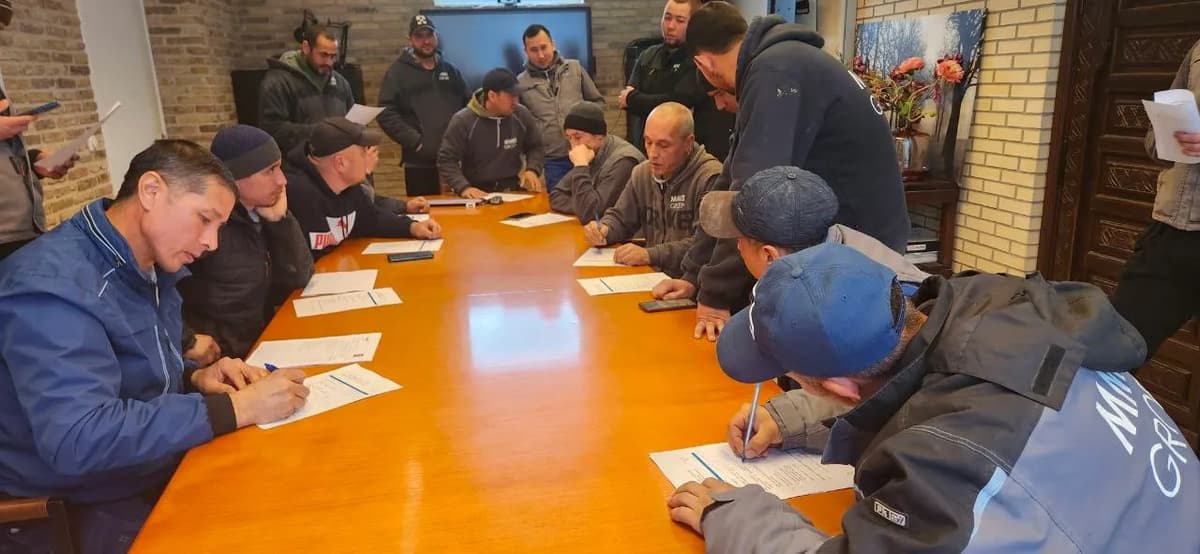 Uzbek diplomats meet with compatriots in Netherlands 
