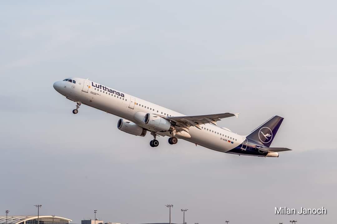 Самолет авиакомпании Lufthansa совершил вынужденную посадку в Ташкенте