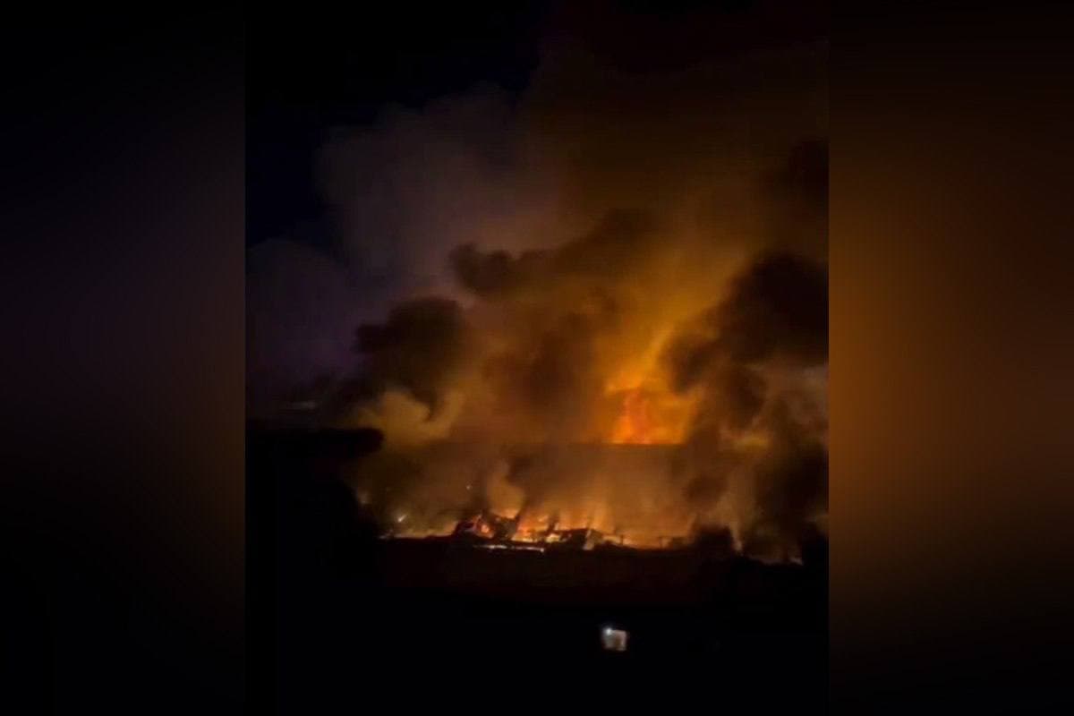 Major fire broke out at a shopping complex in Denau