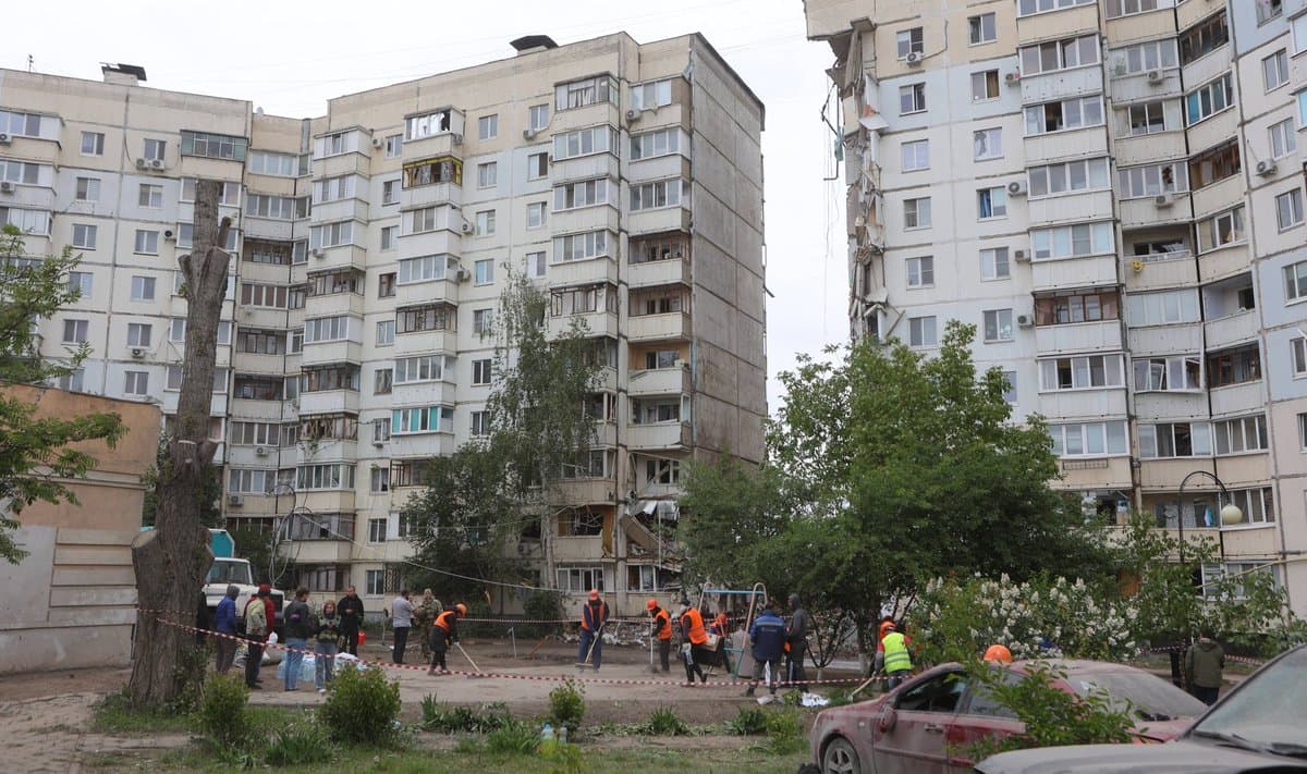 CIT: Белгороддаги уйга Россия ракетаси ёки авиабомбаси тушиб кетган бўлиши мумкин