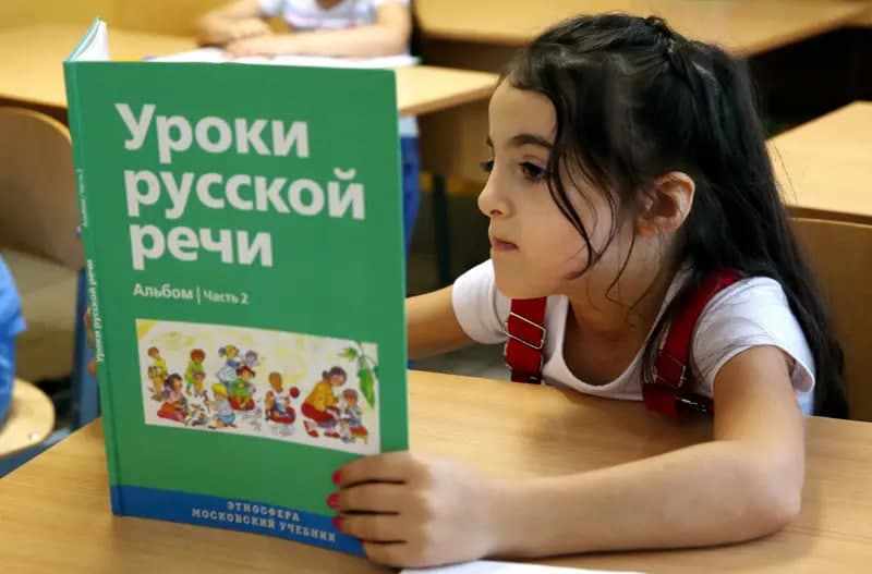 Rossiyada migrant o‘quvchilarning rus tilidan bilimlari sinovdan o‘tkazildi