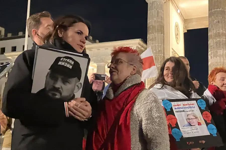 Tixanovskaya Berlinda «Belarusning do‘stlari» bilan uchrashdi