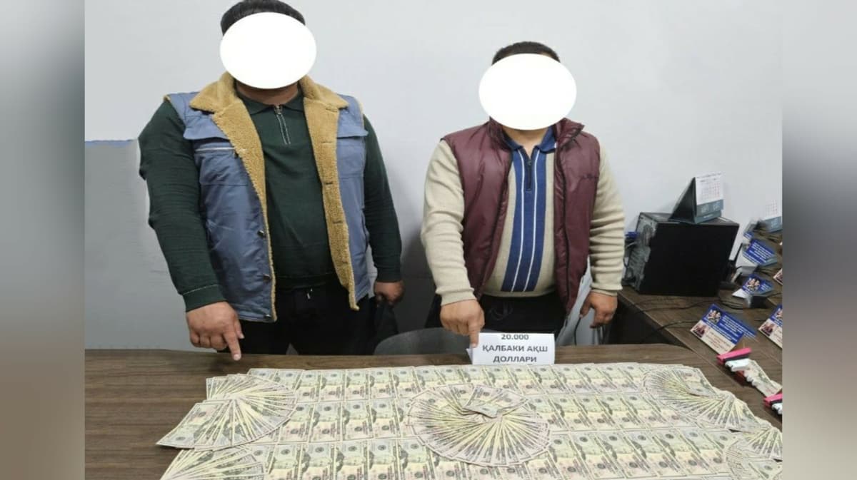 Law enforcement officers detain fraudsters trying to sell fake $20,000 for $10,000