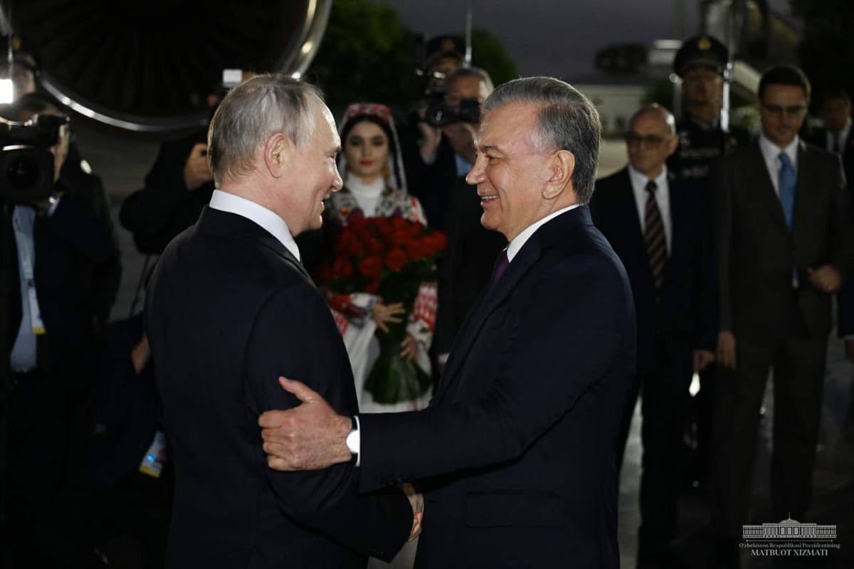 Vladimir Putin arrives in Tashkent