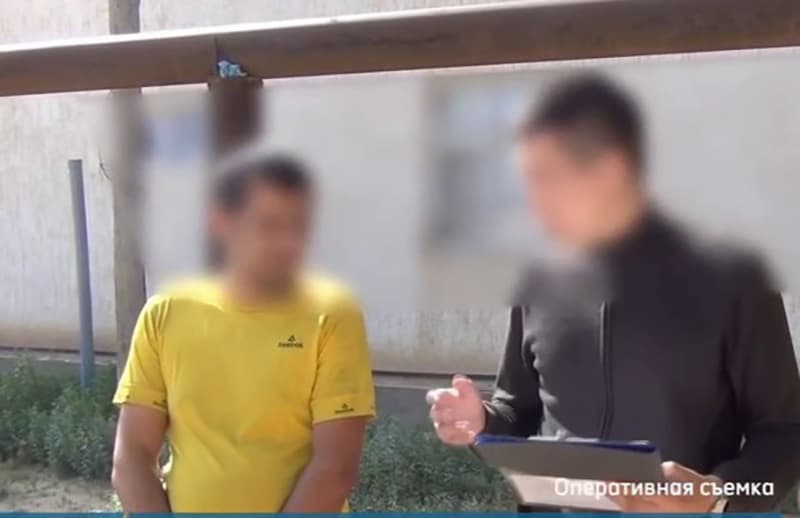 Қозоғистонда Ўзбекистон фуқароси психотроп моддани божхоначи қўлидан тортиб олиб, ютиб юборди