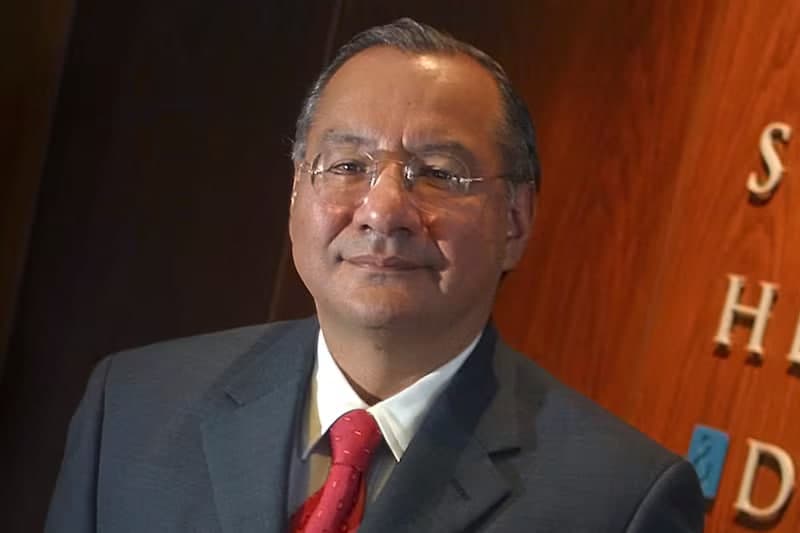AQSh sobiq elchisi Kuba foydasiga 40 yil josuslik qilgani uchun 15 yilga qamaldi