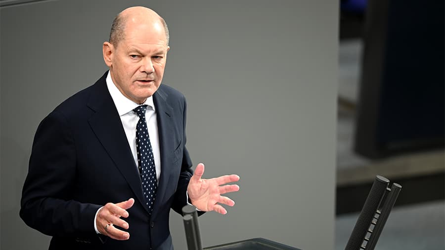 Шольц заявил, что готов к переговорам с Путиным по Украине
