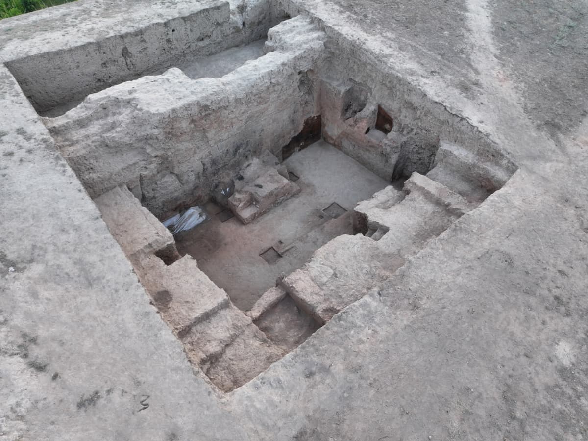 Samarqandda ibodatxona va devoriy suratlar topildi