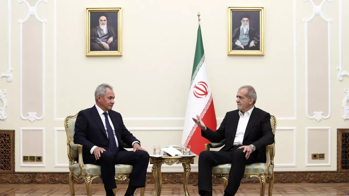 Sergey Shoygu Tehronda Eron prezidenti bilan uchrashdi