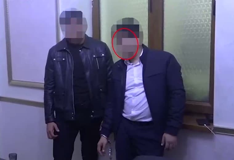 Supreme Court employee in Tashkent detained for accepting a bribe (video)