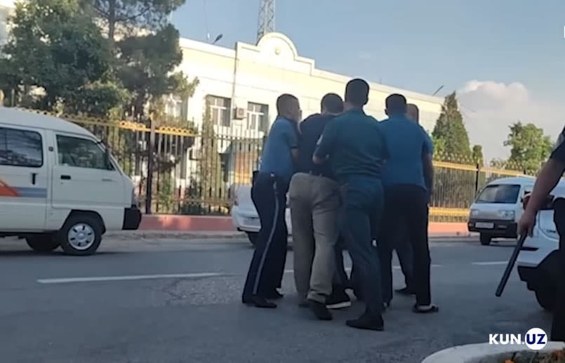 Bekobodda IIB binosiga olib kelingan fuqaroni urib o‘ldirib qo‘ygan xodim 9 yilga qamaldi