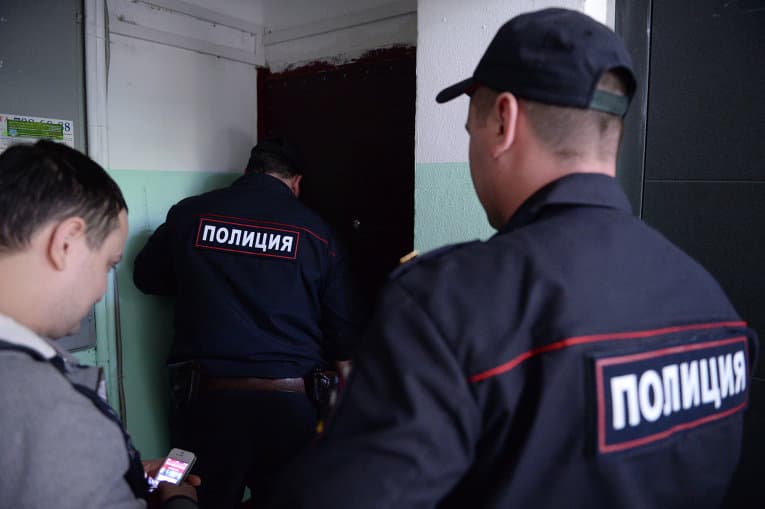 Россияда полиция ходимларига ноқонуний мигрантлар яшовчи уйларга тўсиқсиз кириш ҳуқуқи берилади
