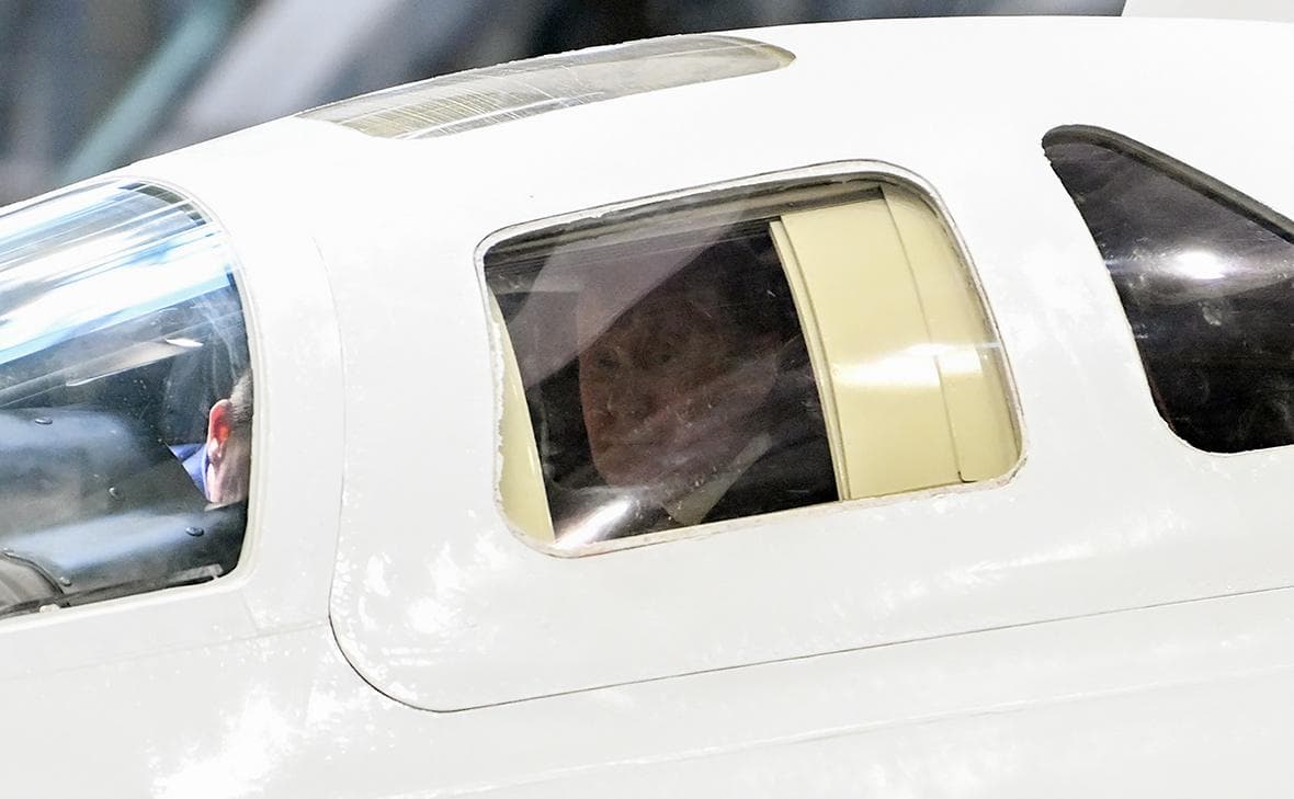 Putin tovushdan tez uchadigan Tu-160M samolyotida parvoz qildi