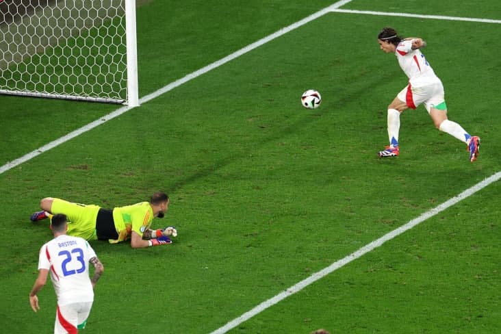 Hushtakbozlikka uchragan inglizlar va avtogol nomli to‘purar. Yevroda yettinchi kun yakunlari