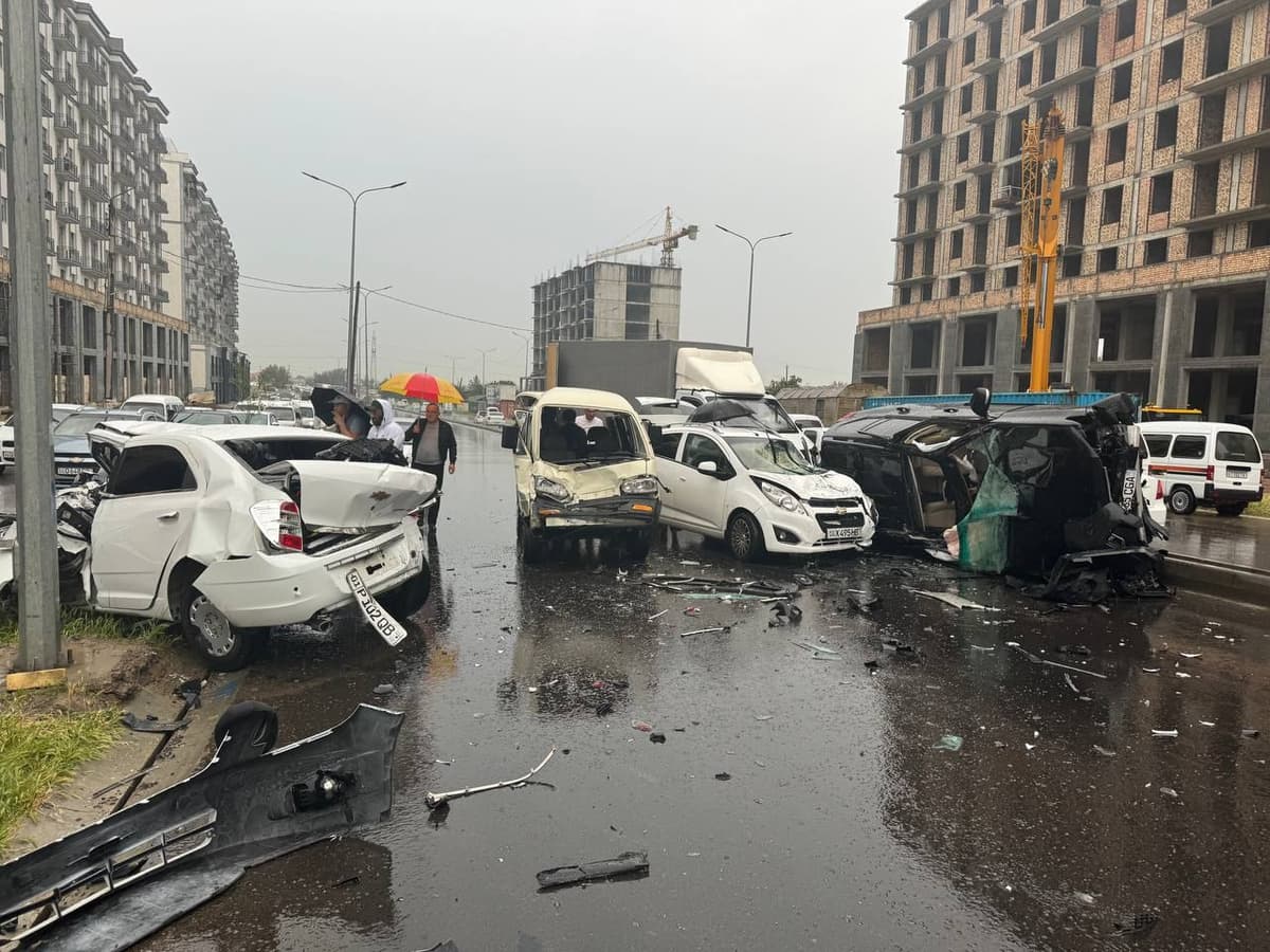 Toshkentda to‘rtta mashina ishtirokida YTH sodir bo‘ldi. Toyota Prado haydovchisi vafot etdi