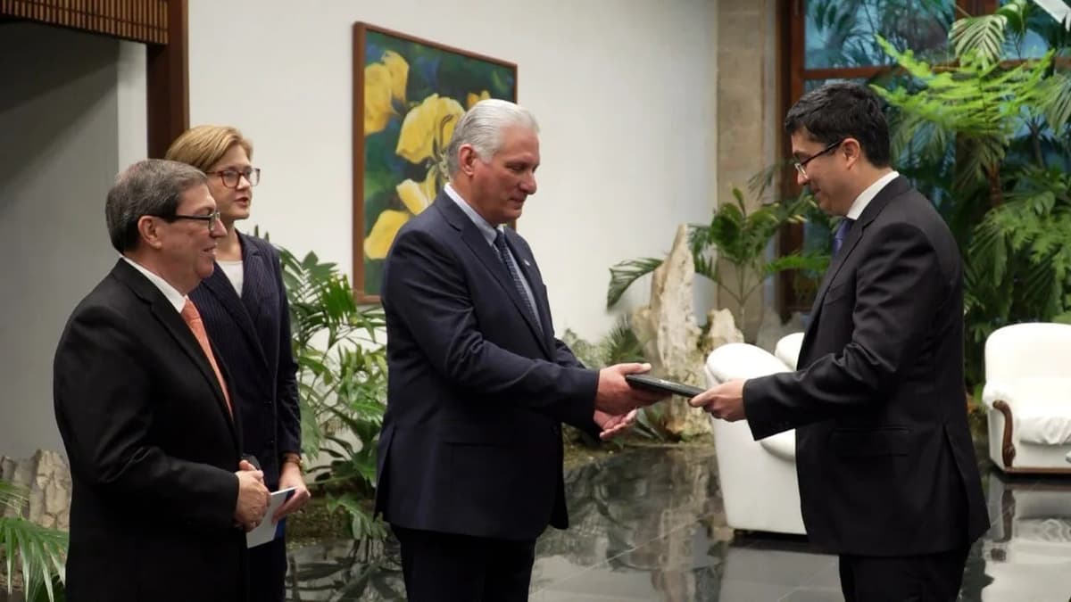 Uzbekistan’s first ambassador to Cuba presents credentials to President Miguel Díaz-Canel