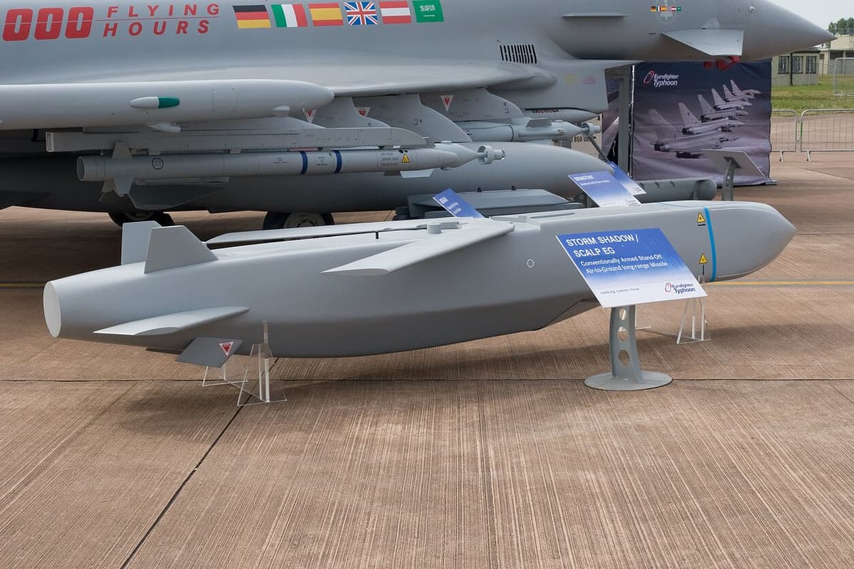 Guardian: Лондон разрешит Украине бить ракетами Storm Shadow по России