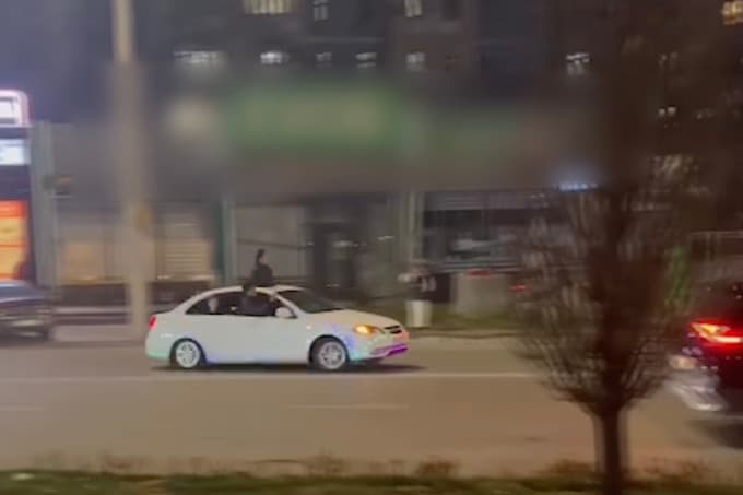 Toshkentda “prava”siz mashina boshqarib, ko‘chada drift qilganlar 15 sutkaga qamaldi