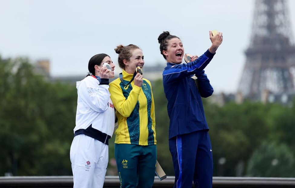 Paris 2024: Medalists Share Their Winning Smiles With the Galaxy Z Flip6 Olympic Edition in First-Ever Victory Selfie