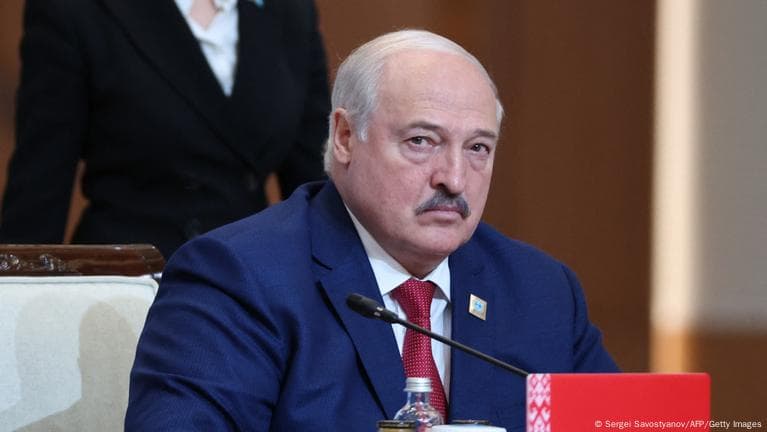 Lukashenko yana 37 nafar siyosiy mahbusni afv etdi