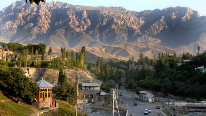 Uzbekistan considers streamlined border crossing in exclaves for neighboring countries