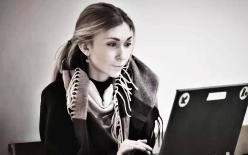 RF asirlikda halok bo‘lgan jurnalist qizning jasadini haligacha Ukrainaga qaytarmadi