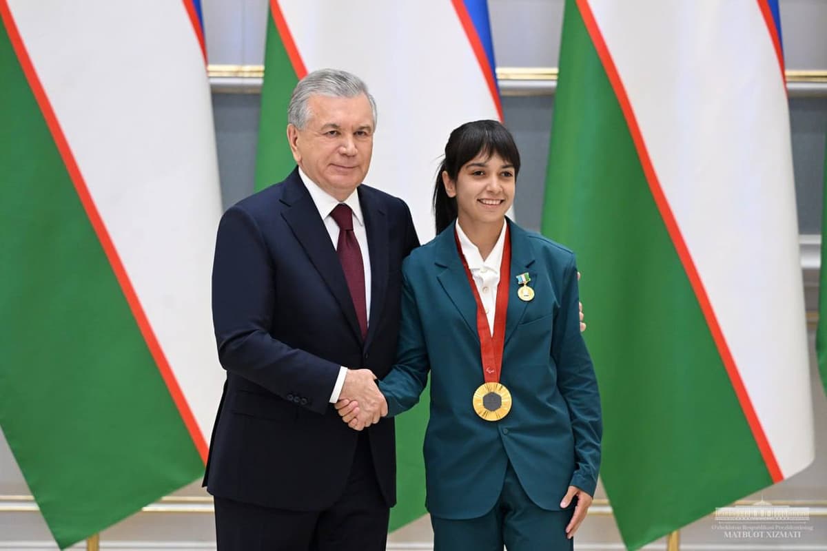 Мирзиёев вручил государственные награды участникам Паралимпийских игр