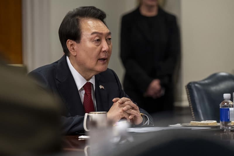 Janubiy Koreya prezidentiga mamlakatdan chiqish taqiqlandi