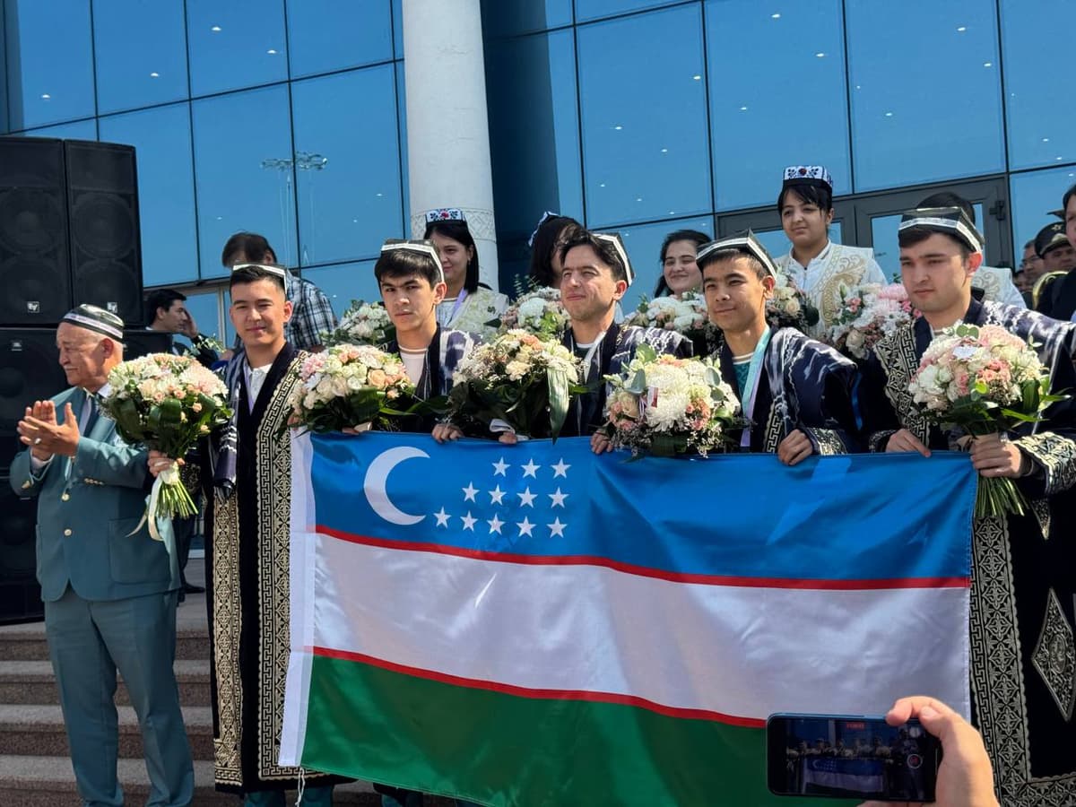Призерам шахматной Олимпиады подарили автомобили от имени Мирзиёева
