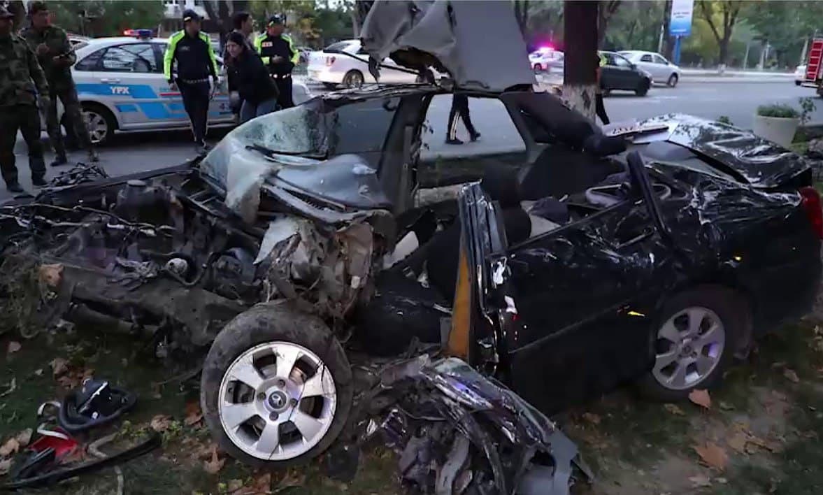 В Ташкенте Lacetti сбил насмерть двух человек: водитель тоже скончался