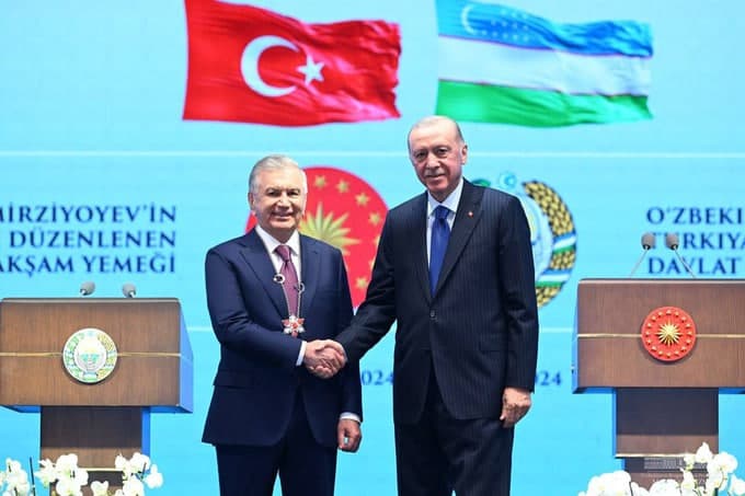 Erdoğan awards President Mirziyoyev the “Order of the Turkish Republic”