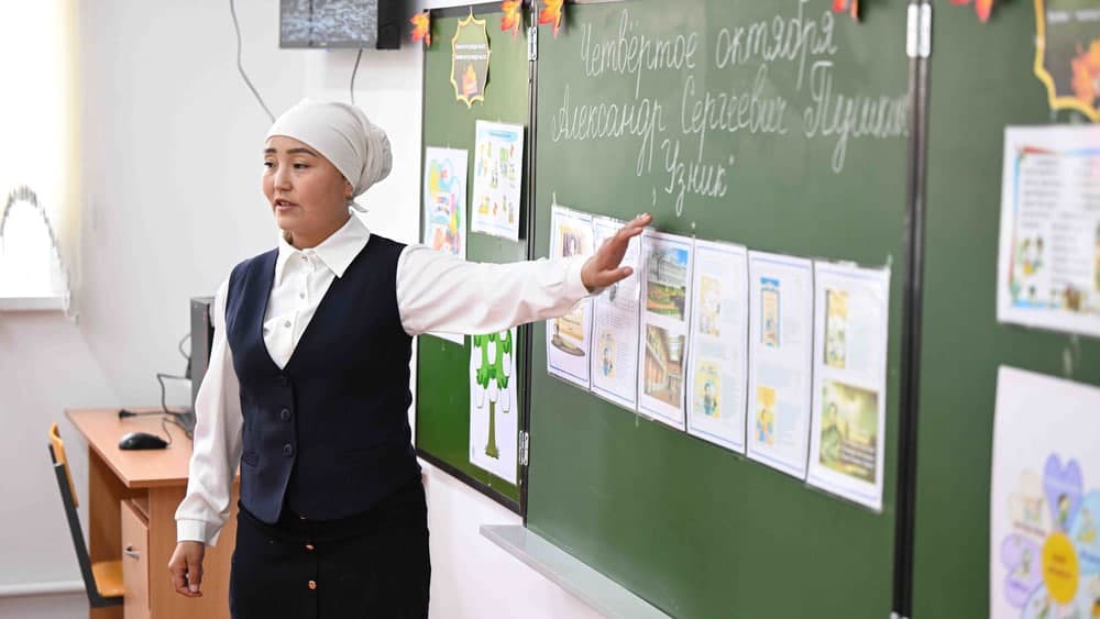 Salaries of teachers in Kyrgyzstan outpace wages of teachers in Uzbekistan