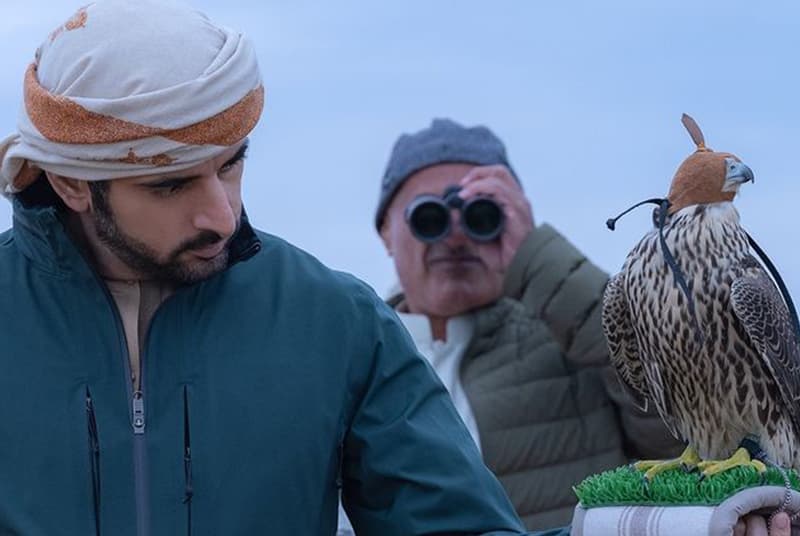 Foto: Dubay shahzodasi Navoiyda lochin bilan tuvaloq ovladi 