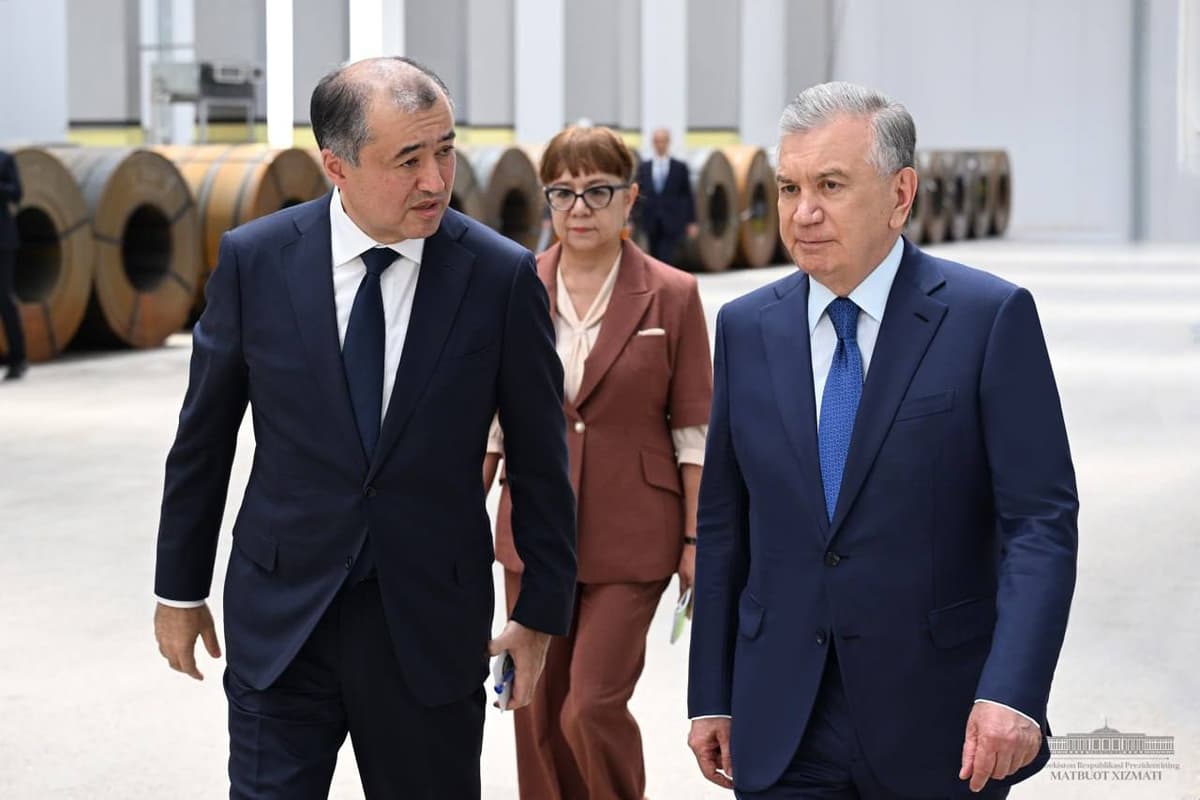Президент Қоракўлдаги 58 млн долларлик қувур заводига борди
