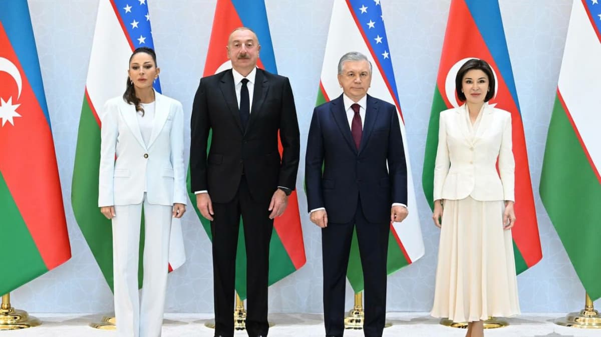 Ilham Aliyev officially welcomed at Kuksaroy residence (photos)