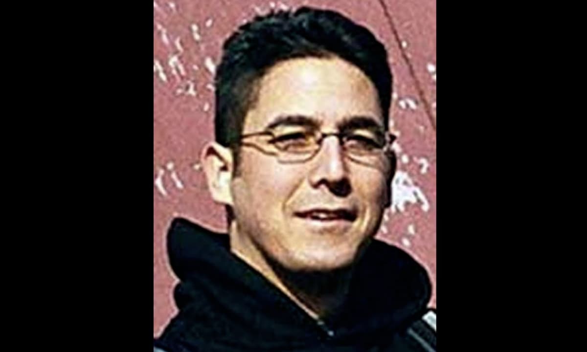 ФҚБ томонидан энг кўп қидирилган шахс Буюк Британияда ҳибсга олинди