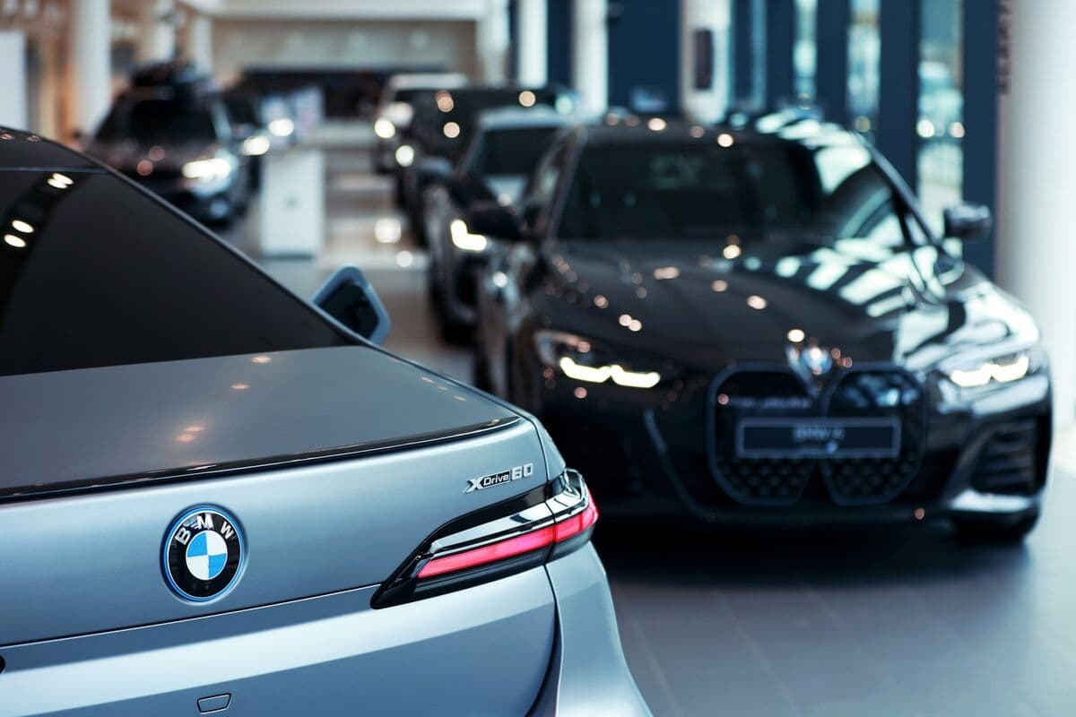 BMW биринчи марта Европада электромобиллар савдоси бўйича Tesla’дан ўзиб кетди
