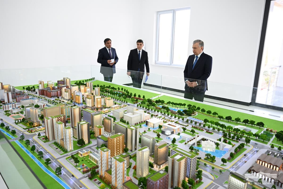 Shavkat Mirziyoyev Yangi Namangan shahri loyihasi va chet tillar instituti qurilishi bilan tanishdi