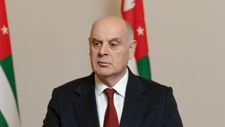Abxaziya parlamenti prezident Aslan Bjaniya iste’fosini qabul qildi