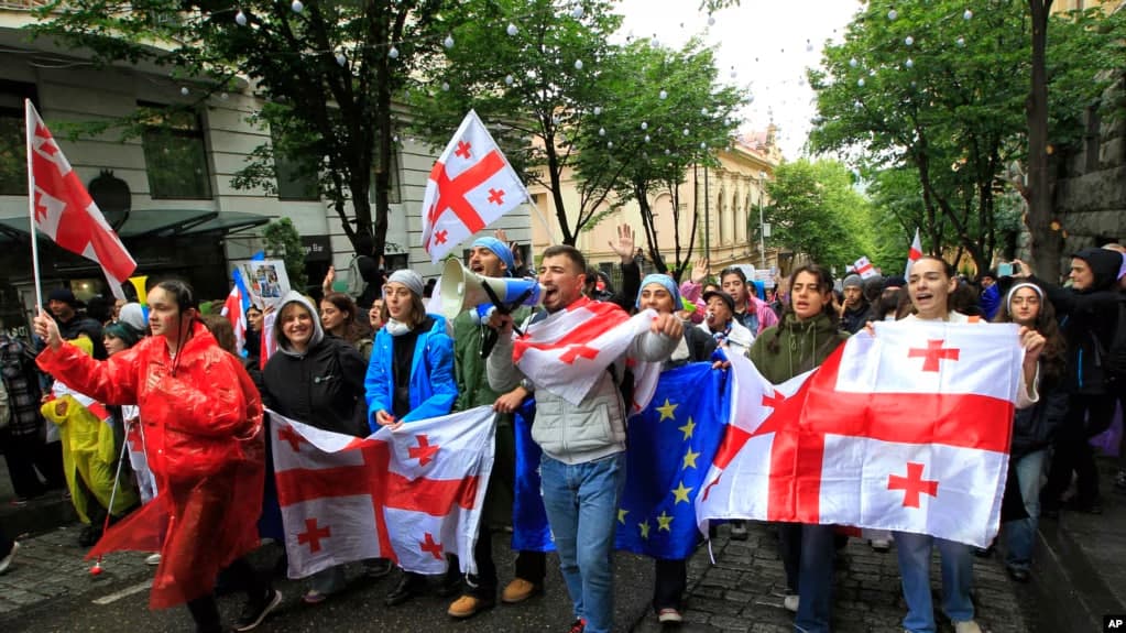 Yevrokengash Gurjistonga «chet el agentlari» haqidagi qonundan voz kechishni tavsiya qildi