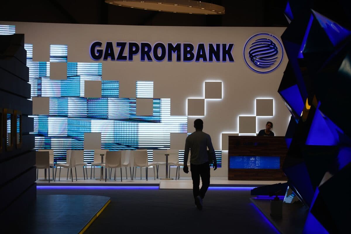Bloomberg: ЕС просит США смягчить санкции против Газпромбанка