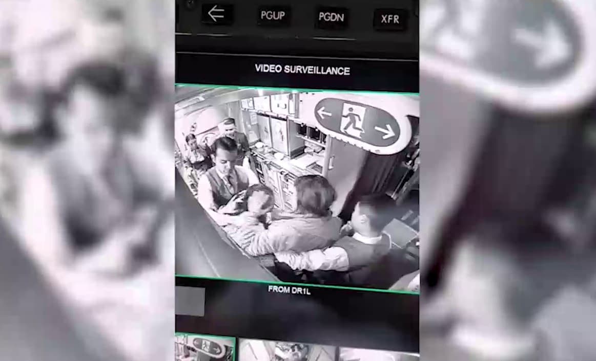 В Дубае пассажирка из Узбекистана устроила дебош и потасовку на борту авиалайнера