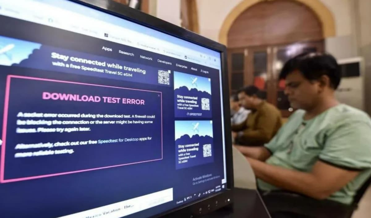 Pokiston hukumati mamlakatda internet tezligi pasayib ketishida foydalanuvchilarni aybladi