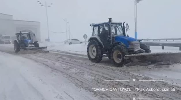 Qamchiqda kuchli qor yog‘yapti, dovonda harakatlana olmagan  haydovchilarga yordam ko‘rsatilyapti