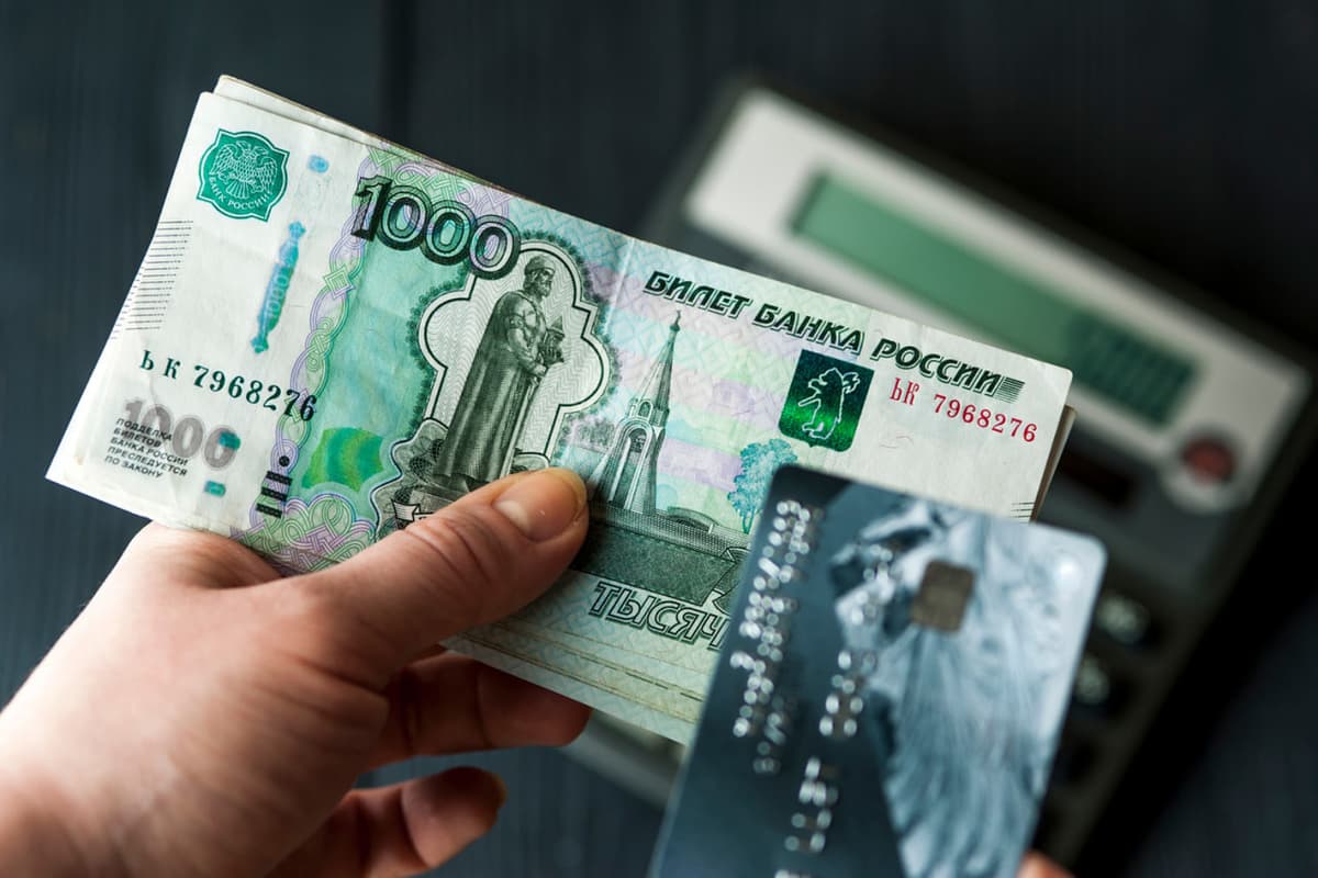 Россияда фуқаролар пул ўтказмалари устидан назорат кучайтирилади